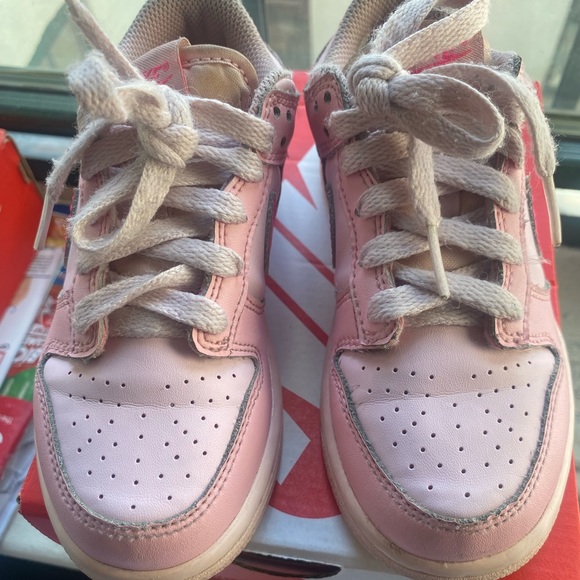 Pink dunks - Picture 2 of 3